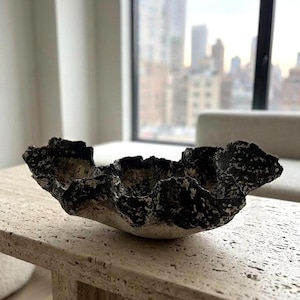 Tigela escultural vulcânica | Centro de mesa grande em cerâmica | Decoração Wabi Sabi | Peça de arte única