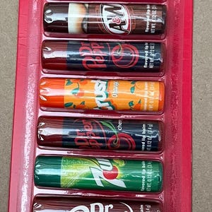 Soda Pop - Läppbalsam med smak - 8 läppbalsam - (2) Dr Pepper/7 Up/Crush/A&W - 2025