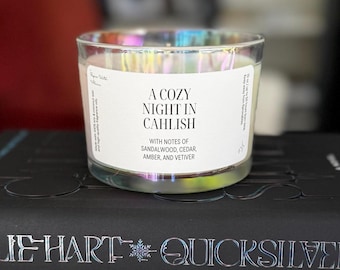 Eine gemütliche Nacht in Cahlish irisierender Kerze | Quecksilber inspirierte Kerze | Bernstein Sandelholz Vetiver | Sauberes ungiftiges Lesergeschenk