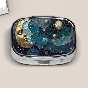 Dreamy Moon Face Pill Box – Stained Glass Style Celestial Design with Planets and Stars, Cosmic Travel Pill Case, Astrology Lover Gift