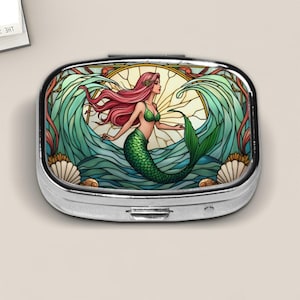 Art Nouveau Mermaid Pill Box – Stained Glass Style Compact with Green Tail, Ocean Waves & Seashells – Small Metal  Tin for Pills or Trinkets