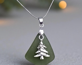 Collar de árbol de Navidad con cristales marinos - Joyería de playa hecha a mano | Colgante para regalo de invierno