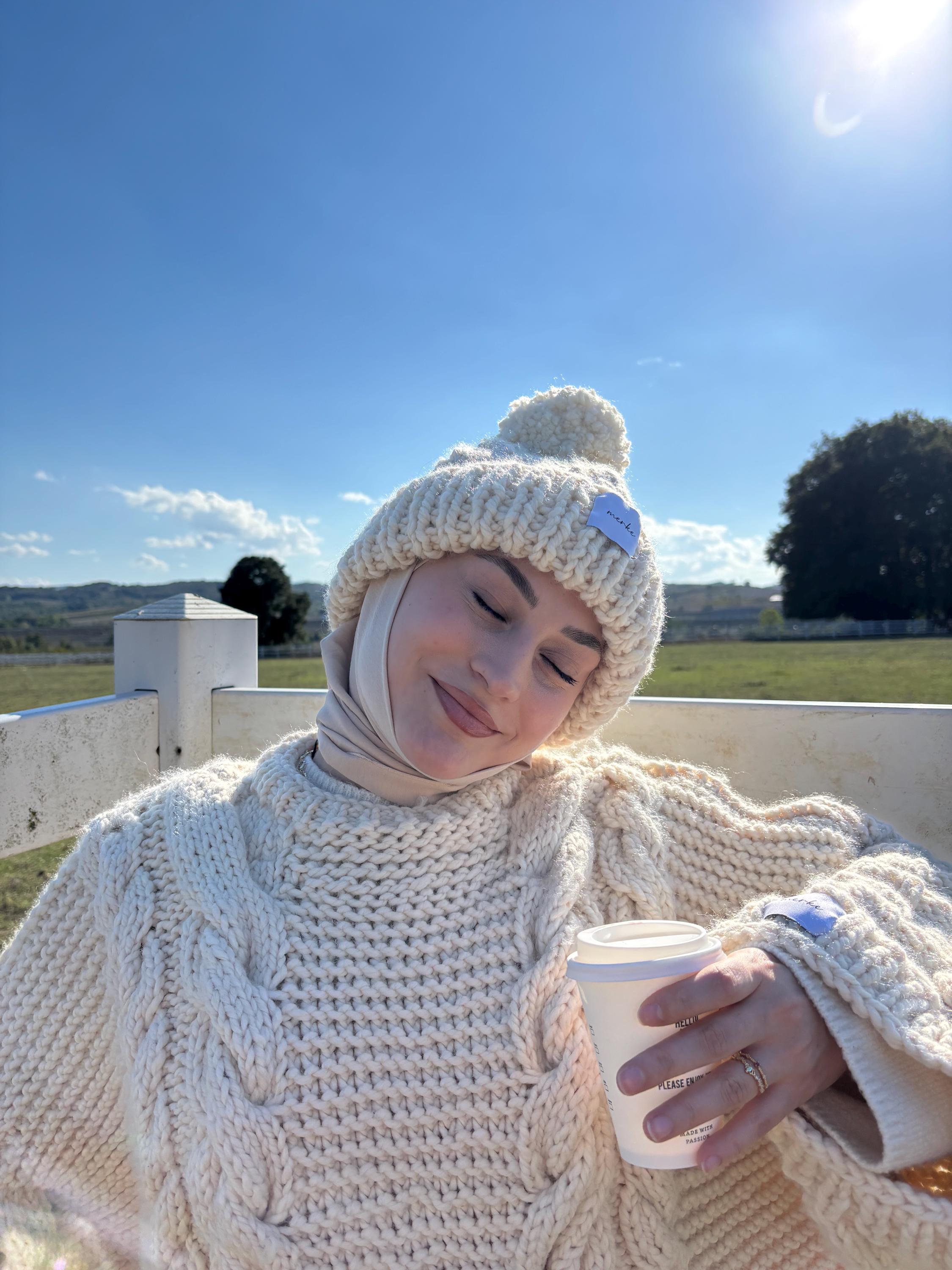 Handmade Cream Cable Knit Sweater and Beanie Set, Oversized  display picture 2