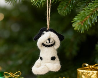 Enfeite de cachorro para ioga feito à mão em feltro de lã: decoração para árvore de Natal