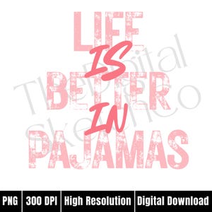 La vie est meilleure en pyjama PNG, maman fatiguée PNG, maman tendance PNG, maman png, maman rétro png, design preppy, doodle chemise maman, drôle de maman mignonne png