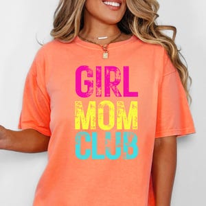 Club de Mamás Chicas PNG, Mamá Neón Retro Desgastada PNG, ClipArt de Verano de Moda, Club de Mamás con Letras de Bloque PNG, Vacaciones de Verano en la Playa Femeninas Divertidas