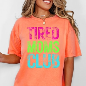 Fatigué les mamans Club PNG, néon rétro en détresse maman PNG, tendance été ClipArt, rétro mamans Club PNG, drôle de vacances d'été à la plage maman drôle