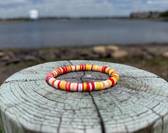 pulseira de contas de argila com efeito chiado de verão