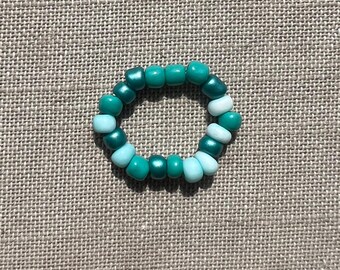 anel de miçangas com ondas do oceano