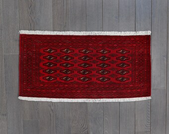 Handmade Red Wool Rug – Traditional Design with Intricate Patterns – Handwoven Decorative Carpet