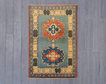Vintage Handwoven Turkish Rug – Small Anatolian Wool Tribal Medallion