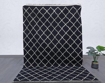 Wool Handmade Kilim  – 186 × 131 cm (6’1” × 4’3”) – Black & Ivory Lattice Moroccan-Style Flatweave Rug