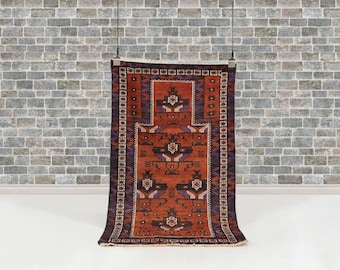 Vintage Baluch Prayer Rug | Hand-Knotted Wool, Tribal Decor (135x81 cm)