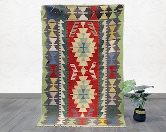Handwoven Anatolian Kilim Rug – Tribal Geometric Flatweave, 5'7" x 3'7"