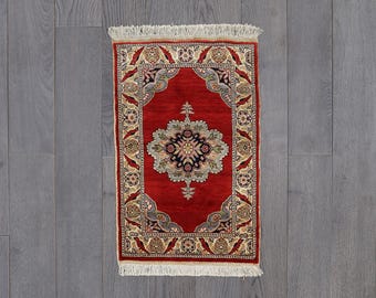 Hand-Knotted Red Wool Rug: Tribal Bird Border Medallion Carpet (2.0x1.4 ft.)