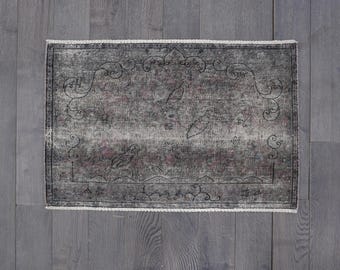 Handmade Wool Bird Motif Rug: Gray Tribal Entryway Carpet