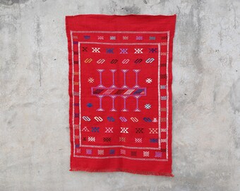Handwoven Red Berber Kilim Rug, Tribal Geometric Wool Flatweave, Boho Accent (142x94 cm)