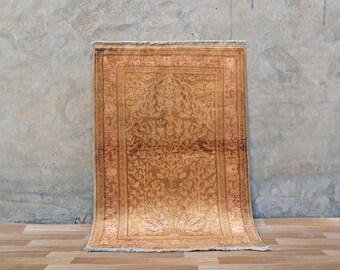 Vintage Hand-Knotted Wool Prayer Rug | Tree of Life Design (126x89 cm)