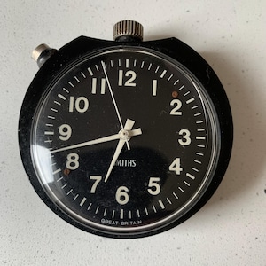 Klassiek zwart Smiths MW3-motorhorloge historische rallytimer