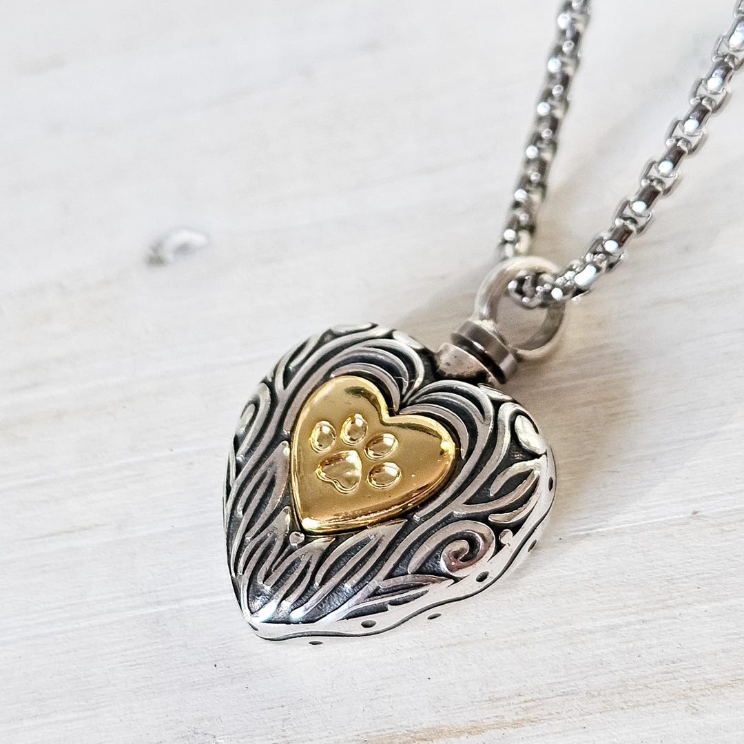Collana commemorativa in argento con impronta di zampa e cuore inciso per animali domestici – Ricordo per le ceneri della cremazione - Italia