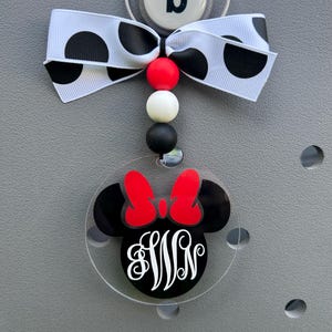 Custom Minnie Mouse Bag Tag with Bow and Beads, Personalized Name Tag, Bogg Bag Accessory