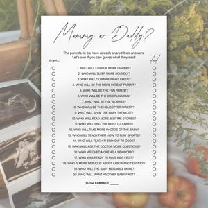 Peut inclure: Une carte de jeu en papier blanc intitulée Mommy or Daddy? présentant une liste de 20 questions sur la parentalité avec des cases à cocher pour maman et papa. Le texte inclut des questions sur les soins du bébé et les rôles parentaux, avec un espace en bas pour le score total.