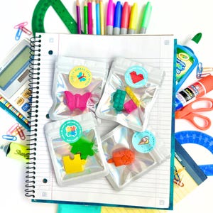 Teacher Gift Student Classroom Handout End Of Year Present Handmade Shaped Crayon Set Party Favor Kindergarten Graduation Goodie Bulk Student Gift Creative Play Supply Screen Free Activity Summer Sendoff K5 Grad Reward Novelty Fun Design