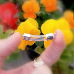 スターリングシルバーカーブバイアル/ペンダント、シルバーエンドキャップ付き 5 mm/6 mm (曲げ/チューブ/ガラス/ボトル/ビーズ/.925/ミニチュア/小/願い/チャーム/ブレスレット