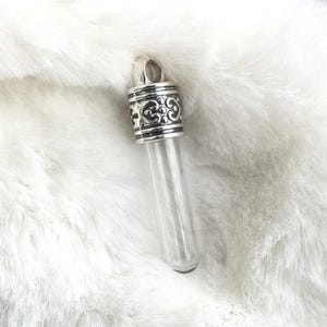 Srebrne fiolki, zawieszki, ozdobne kapsle, szklane tubki (butelki/miniaturowe/małe/drobne/celtyckie/skandynawskie/nakrętki/pokrywki/puste/kremacyjne/biżuteria)