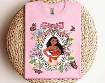 Camiseta blanca con cuello redondo y estampado de la princesa Coquette de Disney Moana