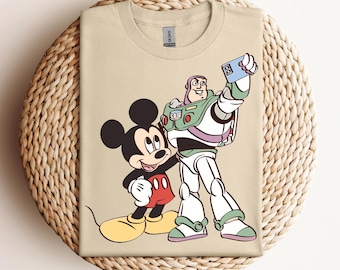 Disney Musse Pigg och Buzz Lightyear Selfie T-shirt, Disney Toy Story T-shirts, Födelsedagspresent T-shirt