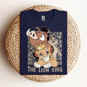 Retro anni '90 Disney Il Re Leone Simba e Timon Comfort Colors Shirt, Vintage Lion King Shirt, Hakuna Matata Retro Shirt, Disney Family Shirts