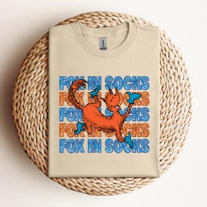 Fuchs in Socken Shirt, Lesetag Shirt, Sache 1 Sache 2 Shirt, Lehrer Geschenk, Lesetag Jugend Kleinkind, Katze im Hut, Buchliebhaber Tee