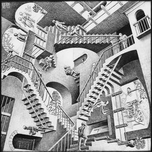 Puede incluir: Un dibujo en blanco y negro de una escalera surrealista con múltiples niveles y personas que suben y bajan. El dibujo está enmarcado en un marco negro.