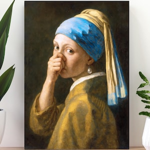 Puede incluir: Impresión enmarcada de la famosa pintura "La joven de la perla" de Johannes Vermeer. La obra de arte representa a una persona con un pañuelo azul y amarillo, con un pendiente de perla y tocándose la nariz.