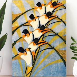 Puede incluir: Una pintura abstracta de un grupo de remeros en un bote, con un fondo azul y amarillo. Los remeros están estilizados y visten ropa naranja y blanca. La pintura es de estilo cubista.