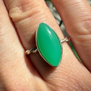 Size 8 Chrysoprase ring, 925 sterling silver, handmade