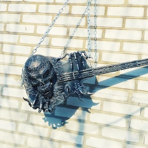 Op maat gemaakte gitaar met gesmede stalen schedel: Metal Rock Art