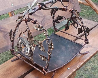 Handgeschmiedeter Kaminholzhalter: Forest Tale Holzscheithalter