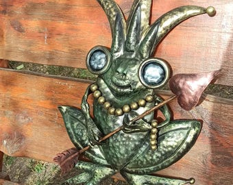 Forged Metal Frog Queen Sculpture: Handmade Garden Decor (29.92" tall)