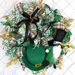 St. Patrick&#39;s Day Gnome Wreath: Shamrock Leprechaun Decor