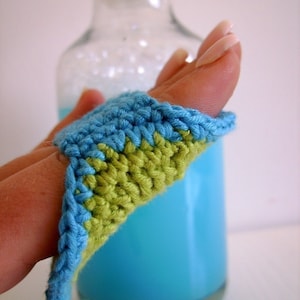 Easy crochet pattern tutorial - Facial scrubbies with handle  - written crochet pattern for beginners