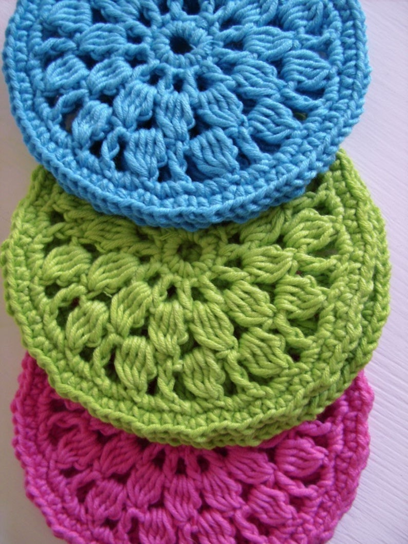 Easy round coasters simple crochet pattern for beginners, written crochet tutorial image 1