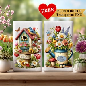 Può includere: Due pannelli decorativi rettangolari bianchi con disegni floreali e casette per uccelli. Un pannello presenta una casetta per uccelli con un uccello blu, l'altro un annaffiatoio pieno di fiori. Il testo "FREE" e "HELLO SUNSHINE" sono visibili.