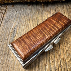Boîte à pilules en bois/bois : rare koa frisé hawaïen ancien de qualité galerie, 1 compartiment, 5 cloisons, 2 cloisons