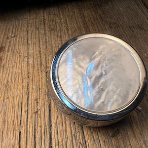 Pill box/ make up container: AAAAA Gallery grade White mother of Pearl