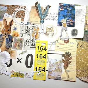Peut inclure: Un assortiment d'éphémères de style vintage avec des illustrations de lapins, d'écureuils et de chats. Comprend des découpes de papier, un reçu de réclamation, une carte de bingo et un trombone avec un ruban. Le thème rappelle la littérature enfantine.