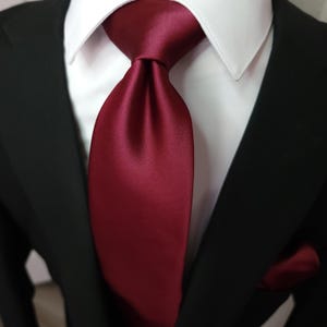 Vivid Burgundy Solid Silk Tie Pocket Square Cufflink Set