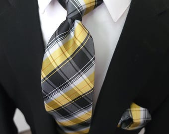 Corbata De Seda TigerTie – Diseño Rayas Amarillo Dorado, Corte Clásico, Largo 150 Cm