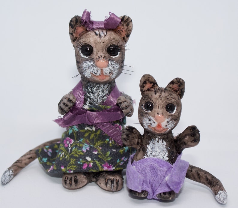 Ensemble, maman chat et bébé chaton en pâte polymère, décoration de gâteau, figurines d'animaux miniatures, figurines faites main pour maison de poupée image 1